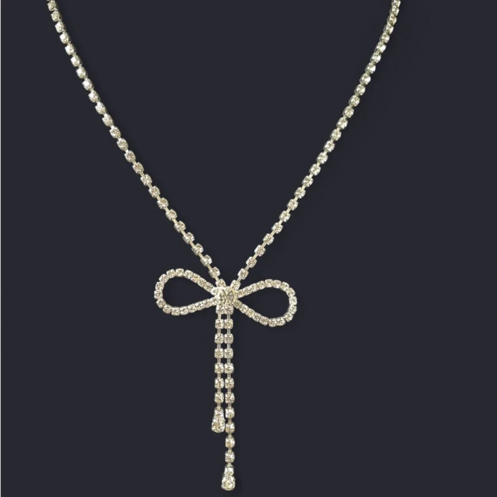 Elegant Silver Bow with Rhinestone Necklace - Picture 1 of 4